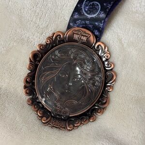 rundisney 2020 virtual 5k challenge haunted mansion medal